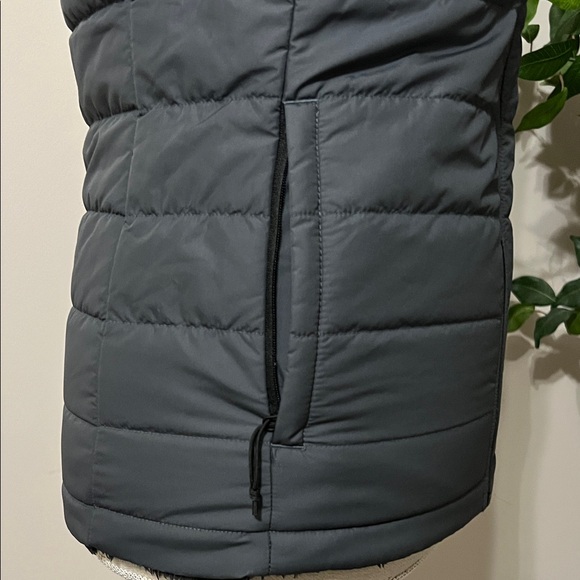 Brand New Reversible The North Face Women's Black Puffer Vest - Picture 5 of 11